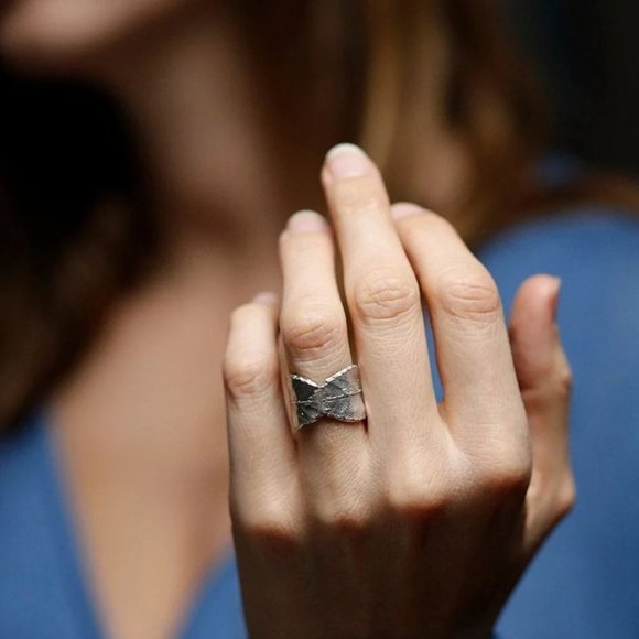 TIFFANY Organic Wrapped Leaf Ring - Picture 3 of 13